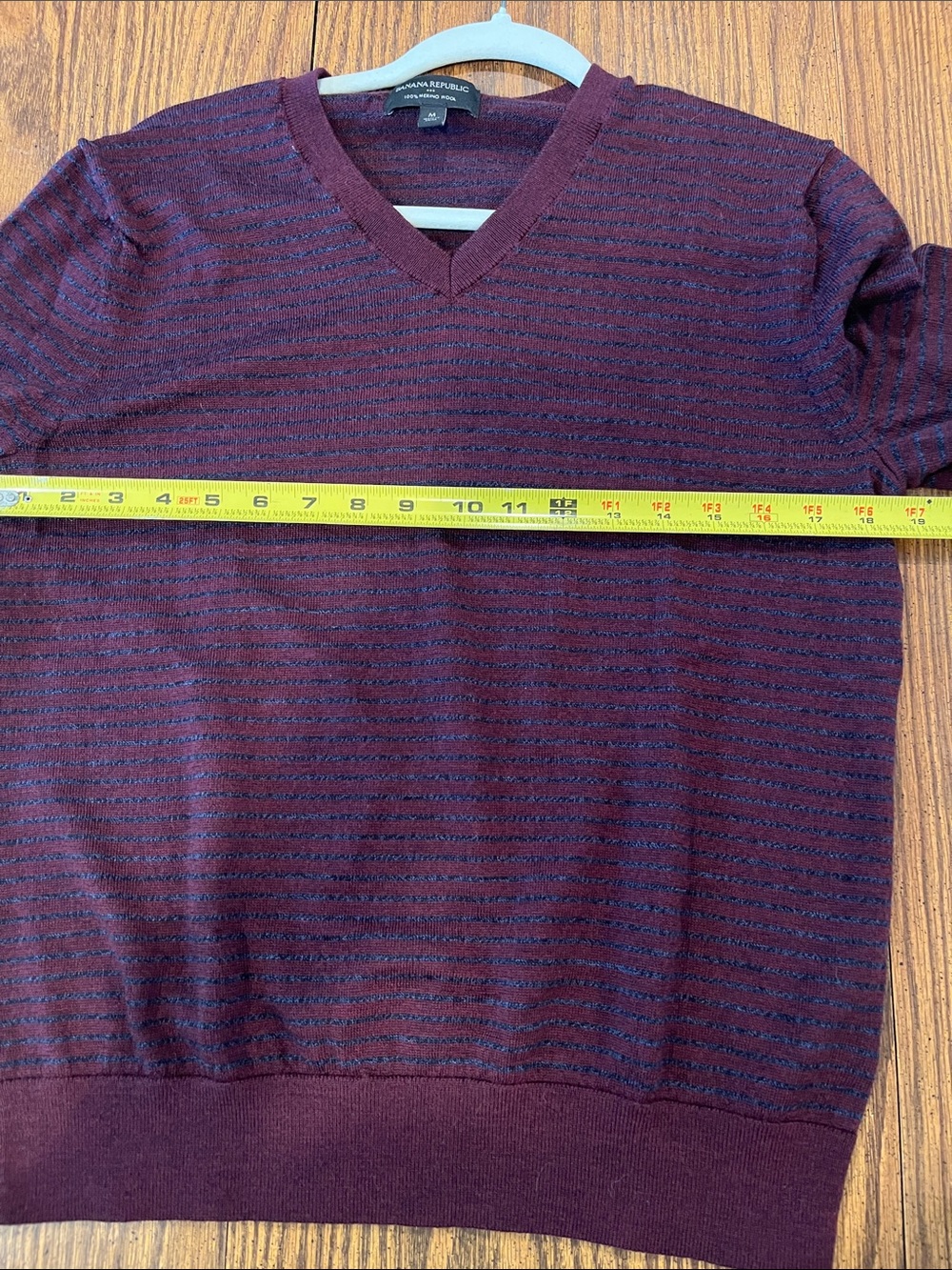 Banana Republic Men's Merino Wool V-Neck Sweater medium - Picture 4 of 5